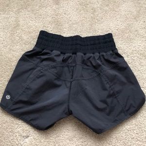 lululemon tracker shorts